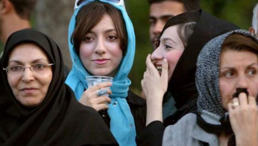 إيران تعتقل 4 أشخاص اعتدوا علي نساء
